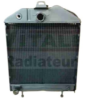 RADIADOR DE AGUA PARA TRACTOR PARA RENAULT AGRI SUPER 7 7700502218 6005705894 6005705893 300557 300558