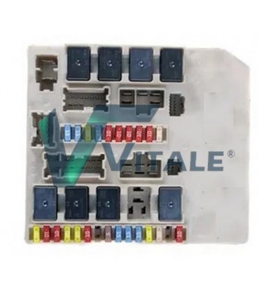 BOITE A FUSIBLES POUR RENAULT CLIO III MODUS 8200674661